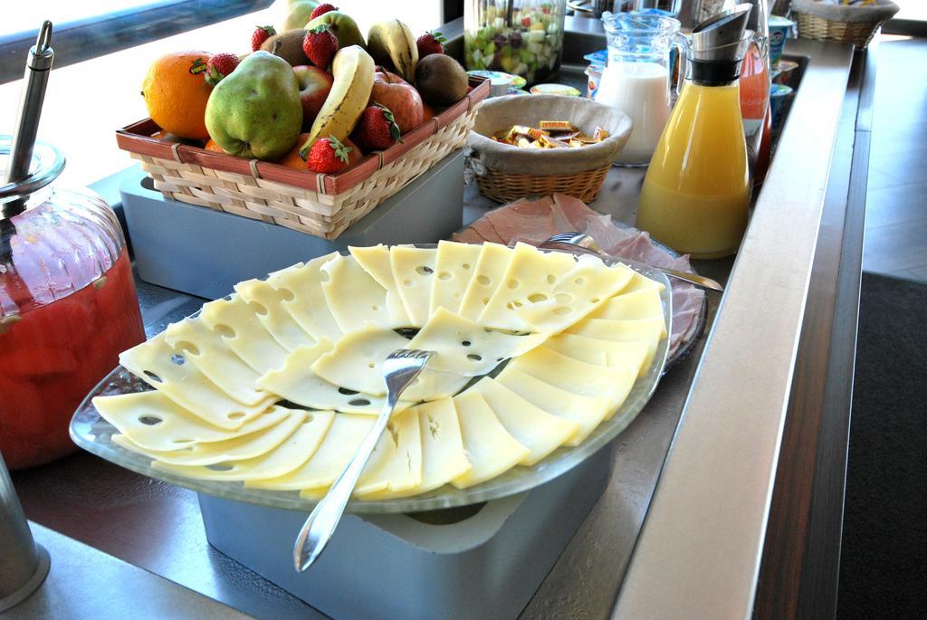 Hotel De Loire Et Restaurant Les Bateliers Trelaze Ngoại thất bức ảnh