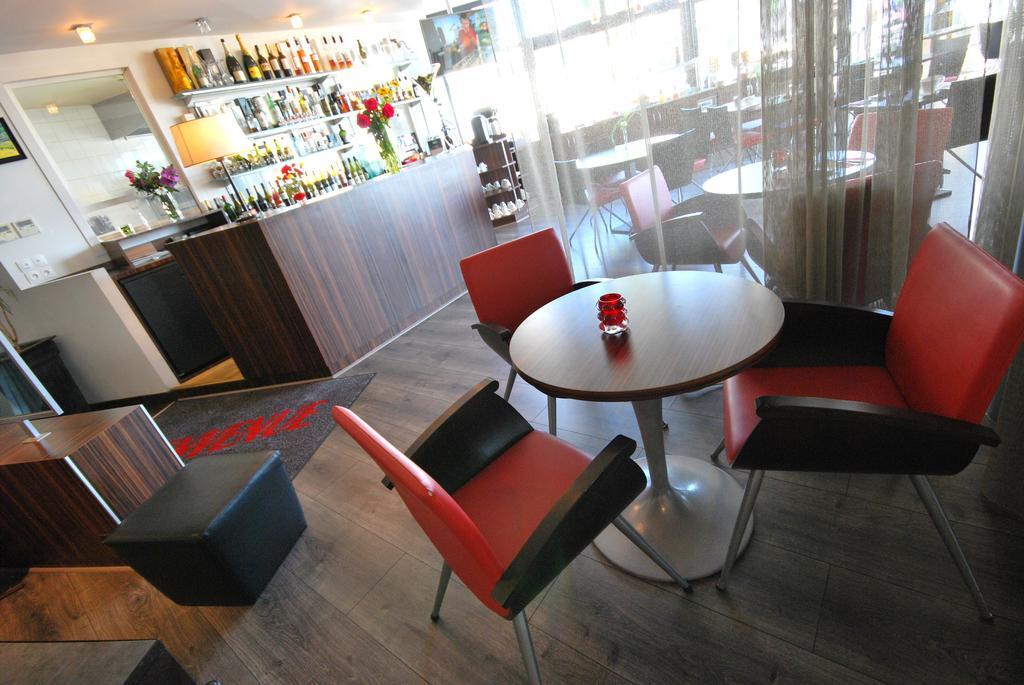Hotel De Loire Et Restaurant Les Bateliers Trelaze Ngoại thất bức ảnh