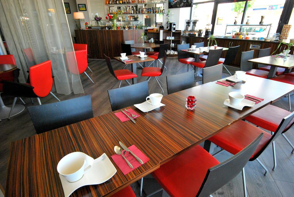 Hotel De Loire Et Restaurant Les Bateliers Trelaze Ngoại thất bức ảnh
