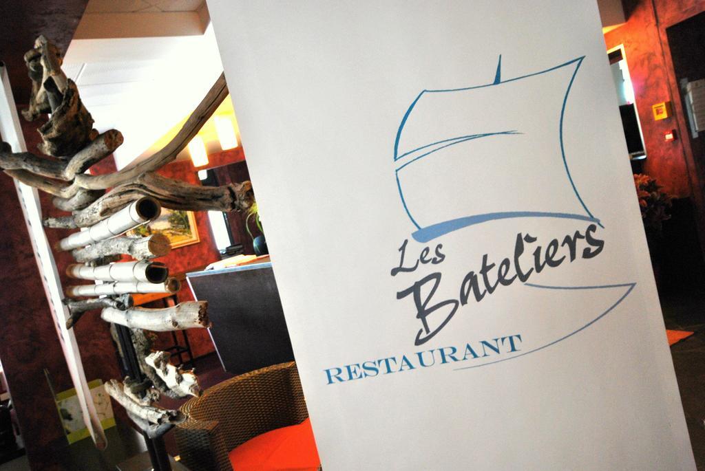Hotel De Loire Et Restaurant Les Bateliers Trelaze Ngoại thất bức ảnh