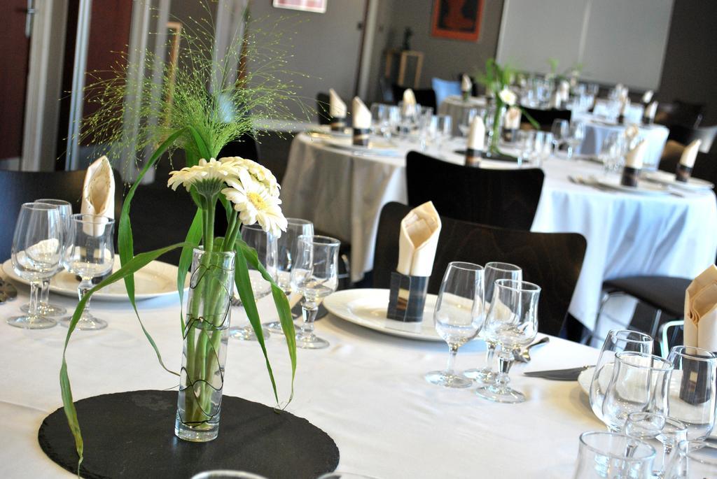Hotel De Loire Et Restaurant Les Bateliers Trelaze Ngoại thất bức ảnh